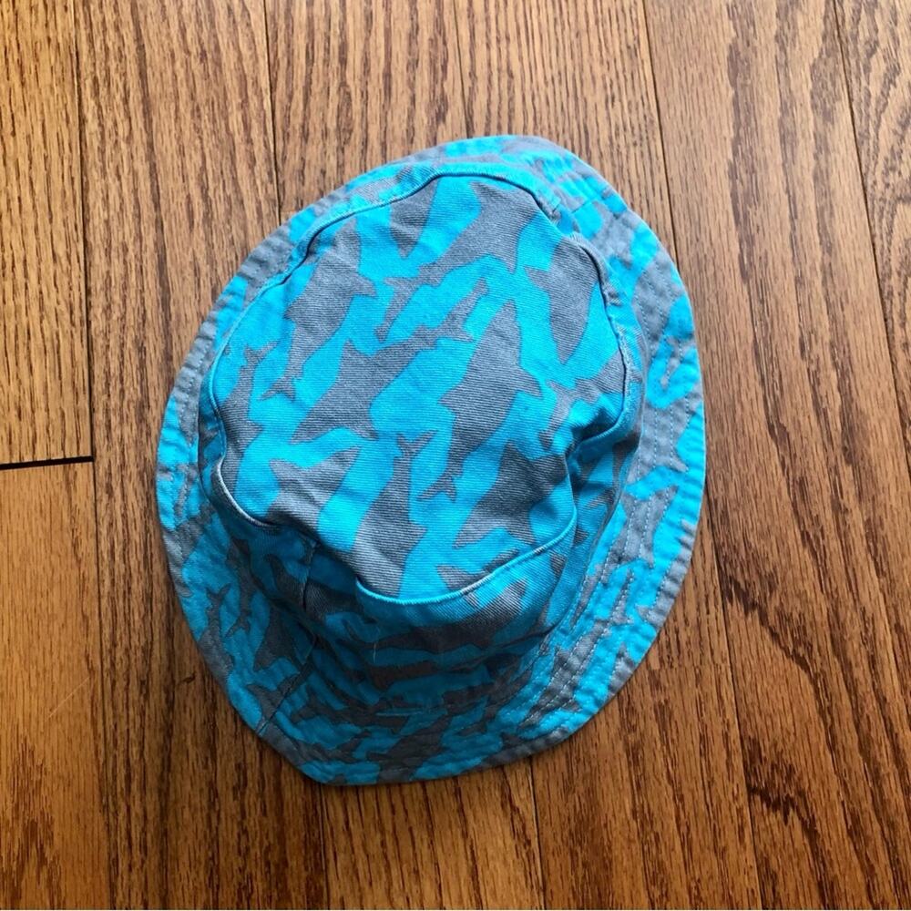 GAP BABY Toddler Organic Cotton Reversible Blue Whale Print Bucket Hat - Picture 2 of 7